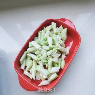 炸鸡块炖豆角的做法步骤：2