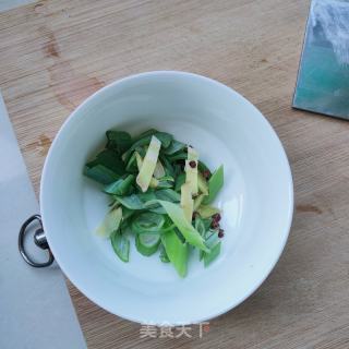 炸鸡块炖豆角的做法步骤：3