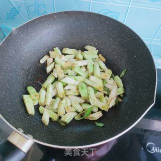炸鸡块炖豆角的做法步骤：7