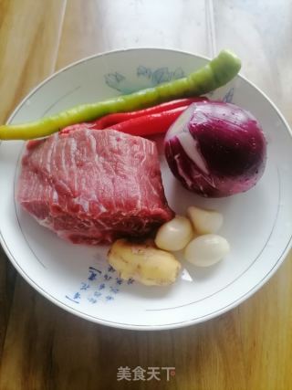 洋葱炒牛肉的做法步骤：1