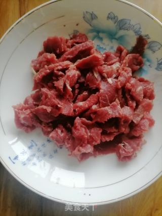 洋葱炒牛肉的做法步骤：2