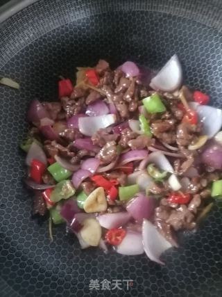 洋葱炒牛肉的做法步骤：13