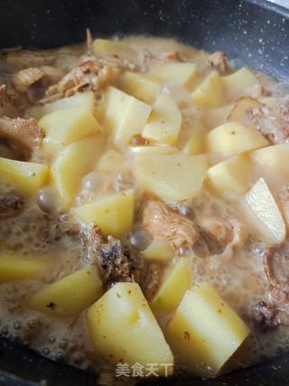 土豆炖鸡块的做法步骤：7