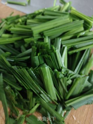 韭菜炒肉卷的做法步骤：3