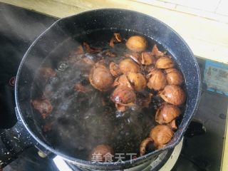 核桃壳煮鸡蛋的做法步骤：3