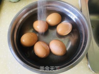 核桃壳煮鸡蛋的做法步骤：4