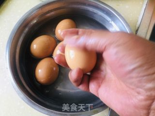 核桃壳煮鸡蛋的做法步骤：5