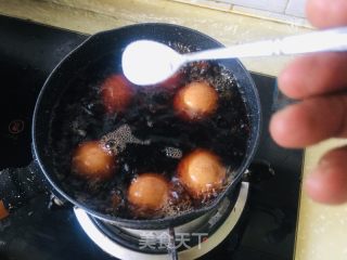 核桃壳煮鸡蛋的做法步骤：8