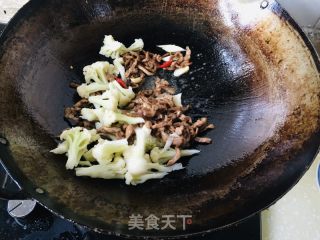菜花炒肉丝的做法步骤：7
