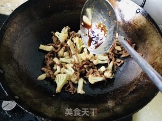 菜花炒肉丝的做法步骤：10