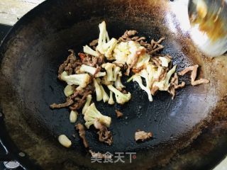 菜花炒肉丝的做法步骤：11