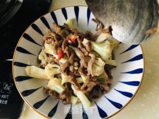 菜花炒肉丝的做法步骤：12