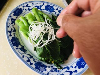 白灼菜心的做法步骤：3
