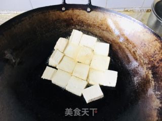 盐煎豆腐的做法步骤：2
