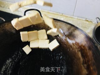 盐煎豆腐的做法步骤：3