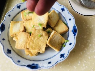 盐煎豆腐的做法步骤：7