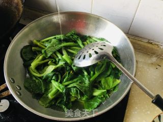 蚝油菜心的做法步骤：1