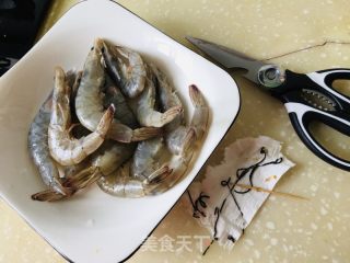 蒜蓉虾的做法步骤：2