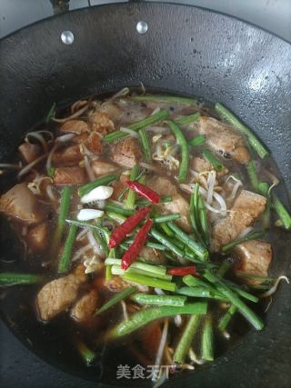 豆角五花肉焖面的做法步骤：7