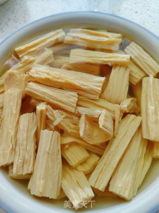 凉拌腐竹的做法步骤：1
