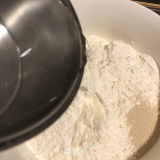 坚果面包的做法步骤：1