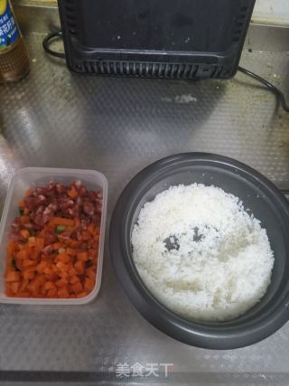 广式腊肠炒饭的做法步骤：4