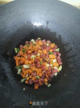 广式腊肠炒饭的做法步骤：6