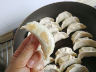 韭菜土豆鲜肉煎饺的做法步骤：8