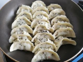 韭菜土豆鲜肉煎饺的做法步骤：10