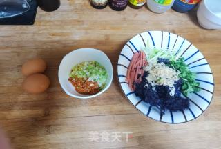 酸辣汤的做法步骤：1