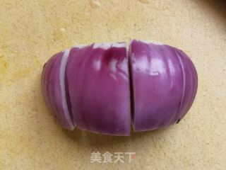 洋葱木耳炒驴肉的做法步骤：1