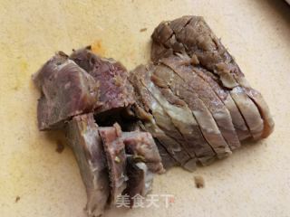 洋葱木耳炒驴肉的做法步骤：3