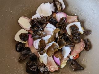 洋葱木耳炒驴肉的做法步骤：7