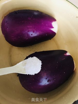 凉拌手撕圆紫茄的做法步骤：1