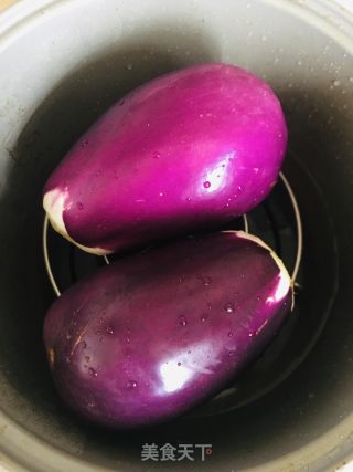 凉拌手撕圆紫茄的做法步骤：2