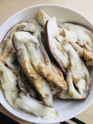 凉拌手撕圆紫茄的做法步骤：3
