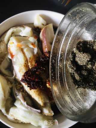 凉拌手撕圆紫茄的做法步骤：6