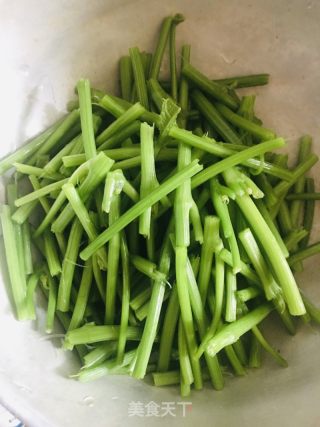 麻辣龙须菜的做法步骤：2