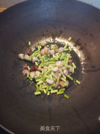 蒜苔炒腊肉的做法步骤：3
