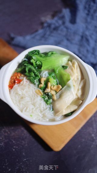 腐竹萝卜煮米粉的做法