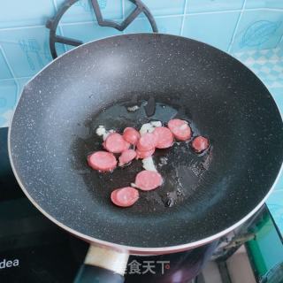 红肠炒菠菜的做法步骤：3