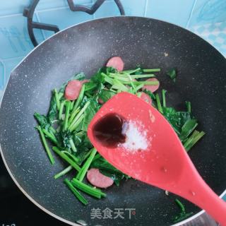 红肠炒菠菜的做法步骤：6