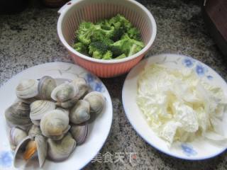 大白菜圆蛤炒西兰花的做法步骤：1