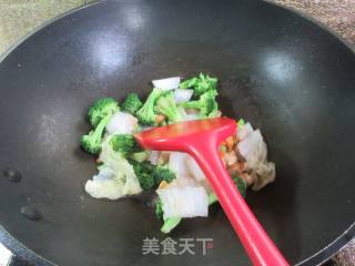 大白菜圆蛤炒西兰花的做法步骤：8