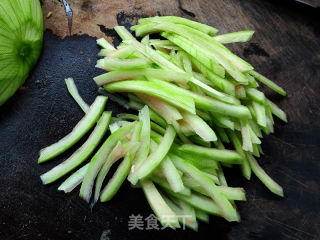 鸡蛋干拌西瓜皮的做法步骤：3