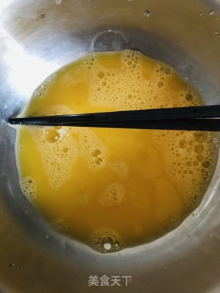馒头干煎蛋的做法步骤：2