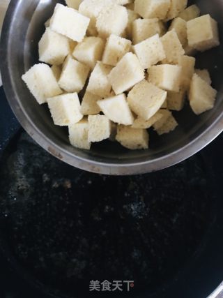 馒头干煎蛋的做法步骤：3