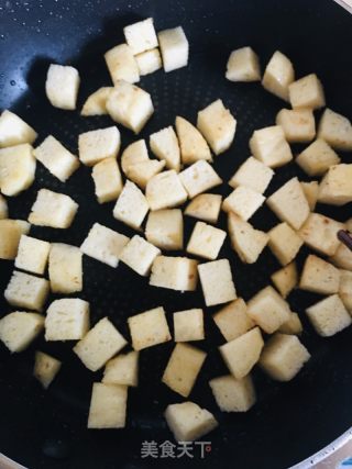 馒头干煎蛋的做法步骤：4