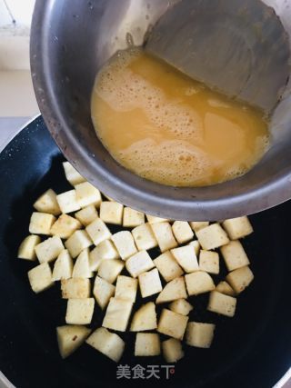 馒头干煎蛋的做法步骤：5