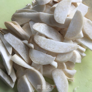 五花肉炒香干杏鲍菇的做法步骤：1